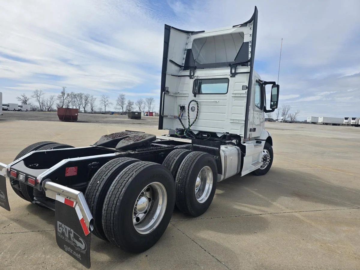 2026 Volvo VNR 640 in Cedar Rapids, IA — photo 5
