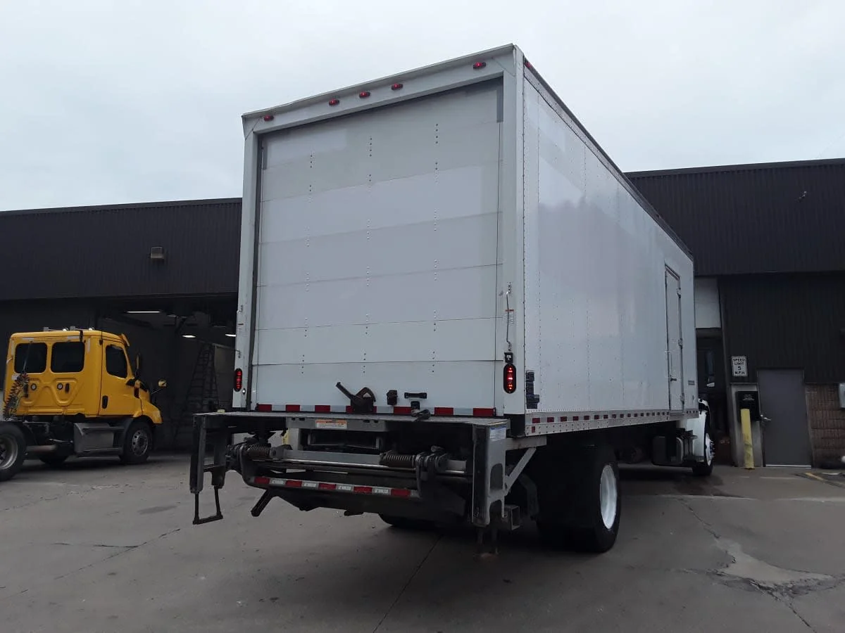 2019 Freightliner M2 106 in Kansas City, MO — photo 4