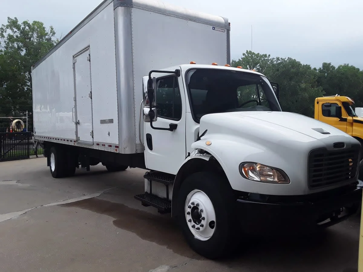 2019 Freightliner M2 106 in Kansas City, MO — photo 3