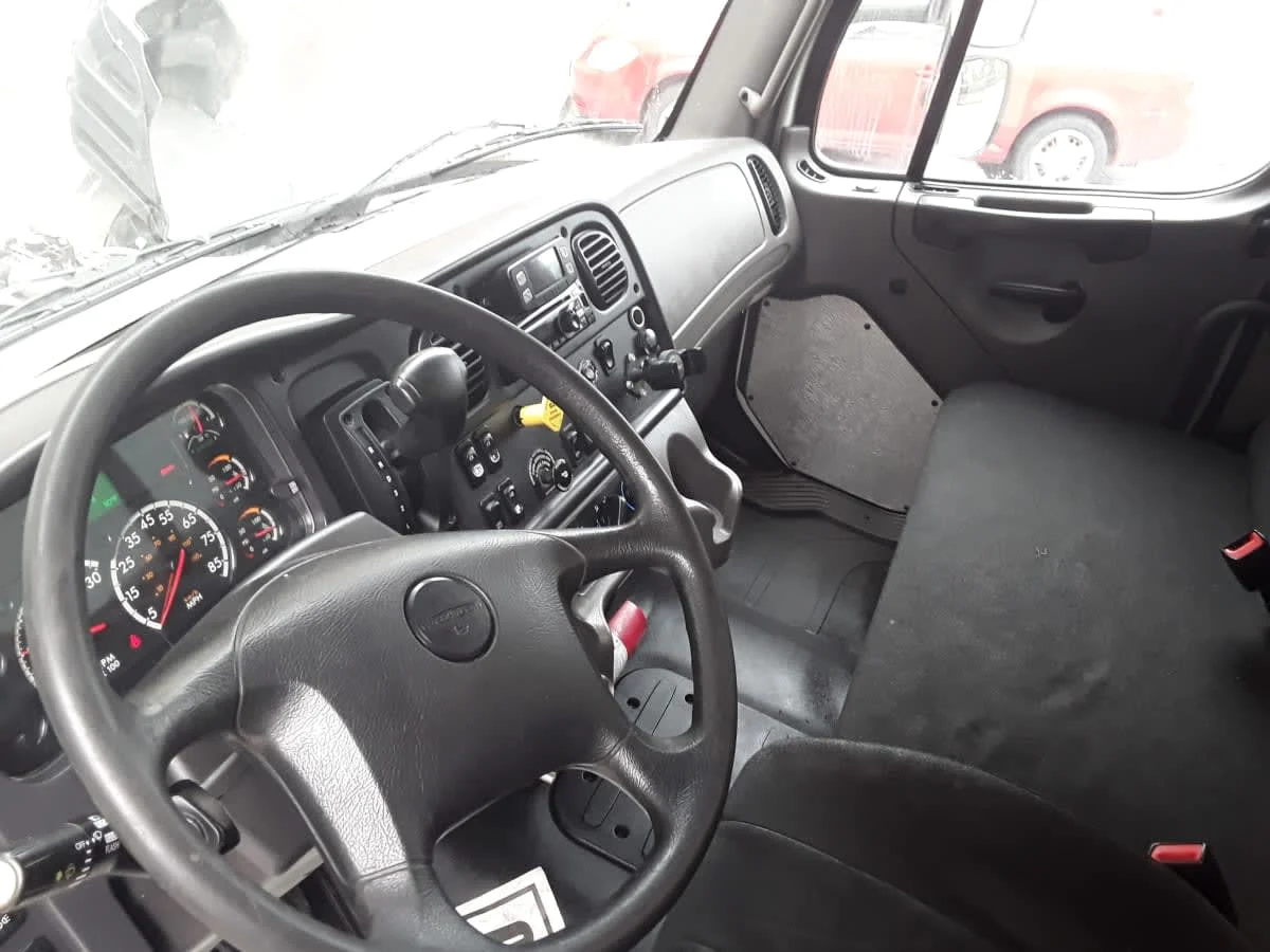 2019 Freightliner M2 106 in Kansas City, MO — photo 7