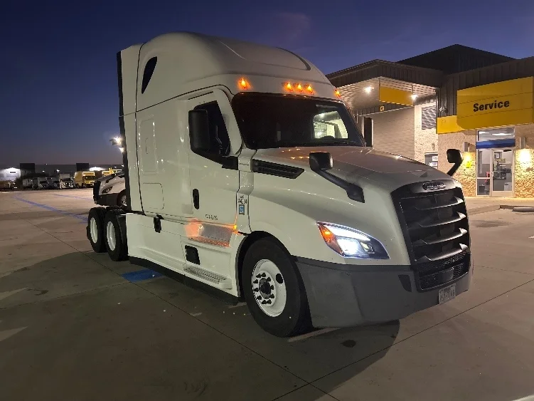 2022 Freightliner Cascadia in Fort Worth, TX