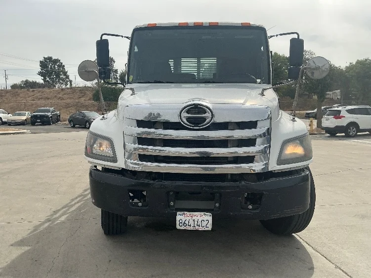 2018 Hino 268 in Fontana, CA — photo 2