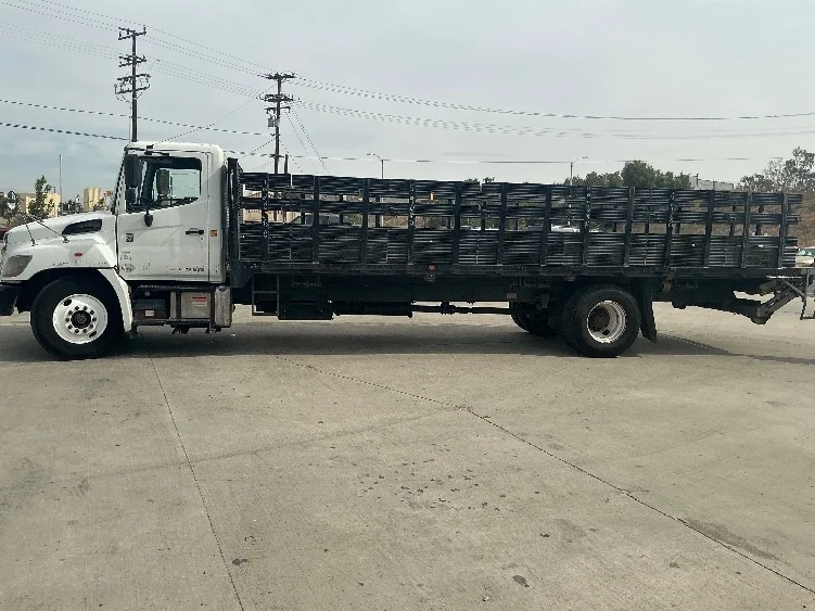2018 Hino 268 in Fontana, CA — photo 4