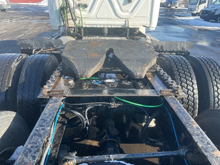 2019 Freightliner Cascadia - image 6