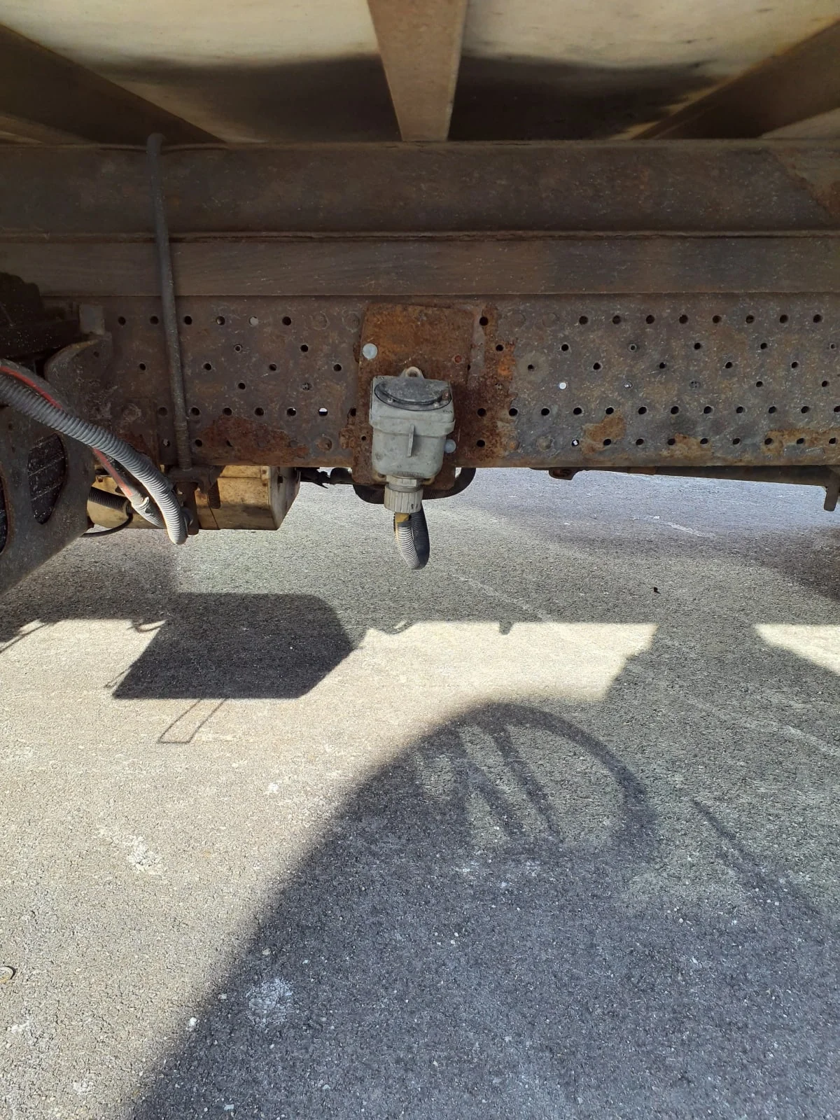 2017 Isuzu NPR - image 14