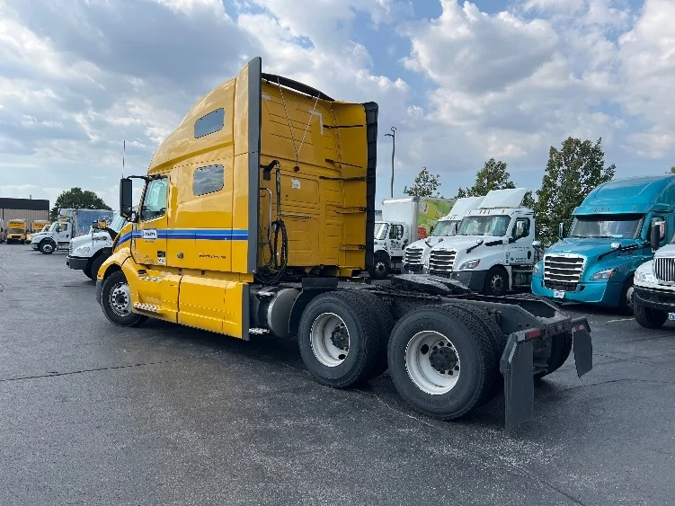 2022 Volvo VNL 760 - image 5