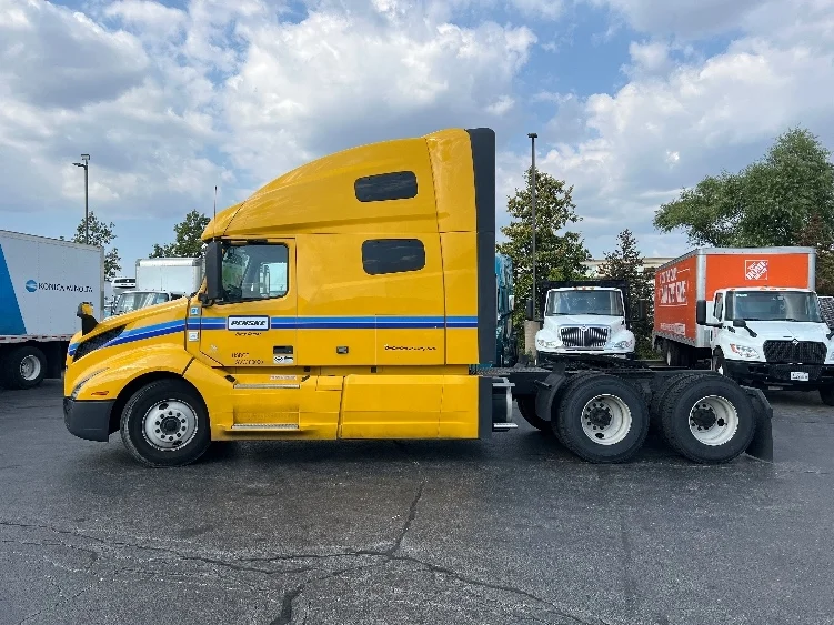 2022 Volvo VNL 760 - image 4