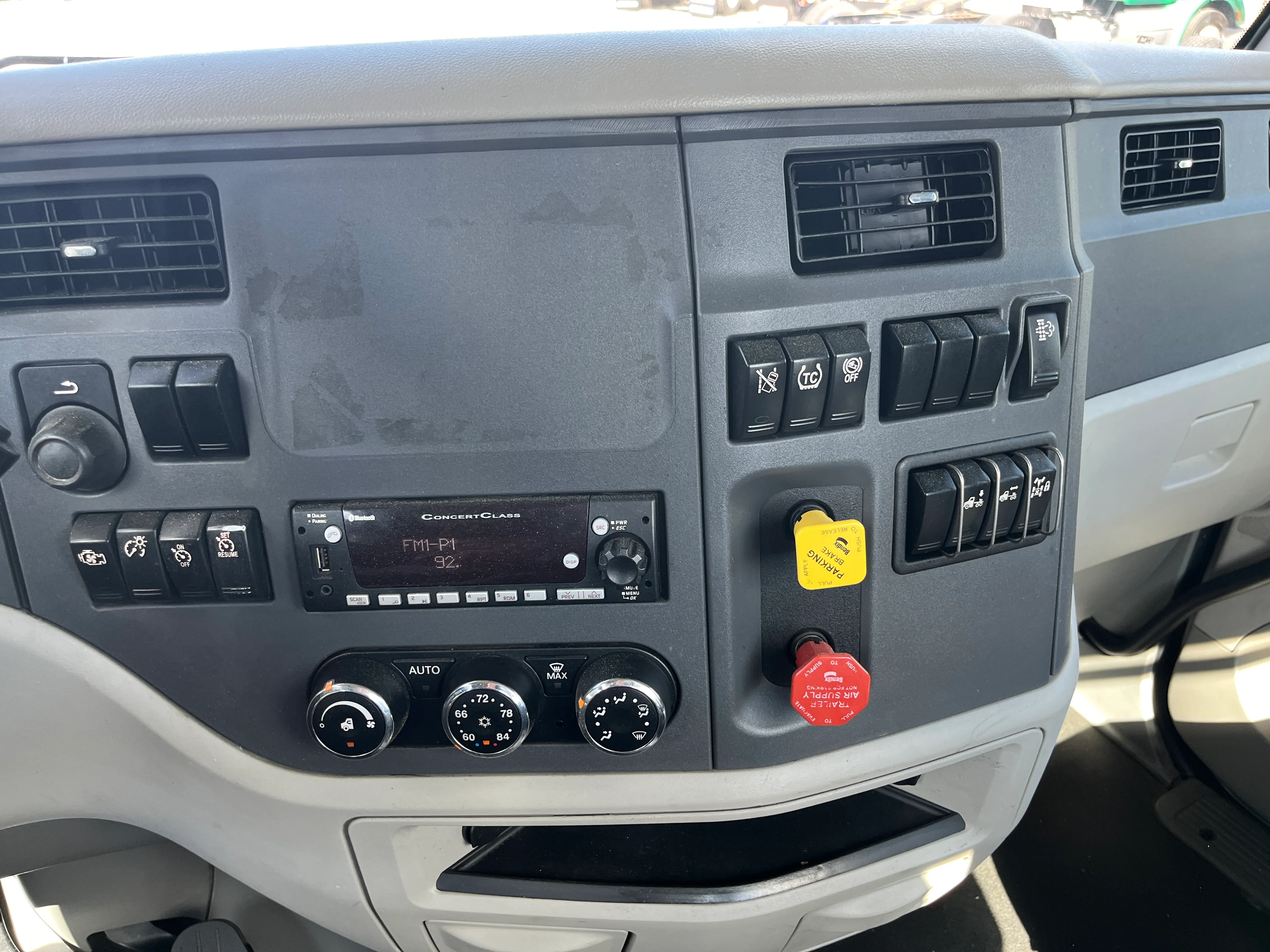 2021 Peterbilt 579 in Knoxville, TN — photo 5