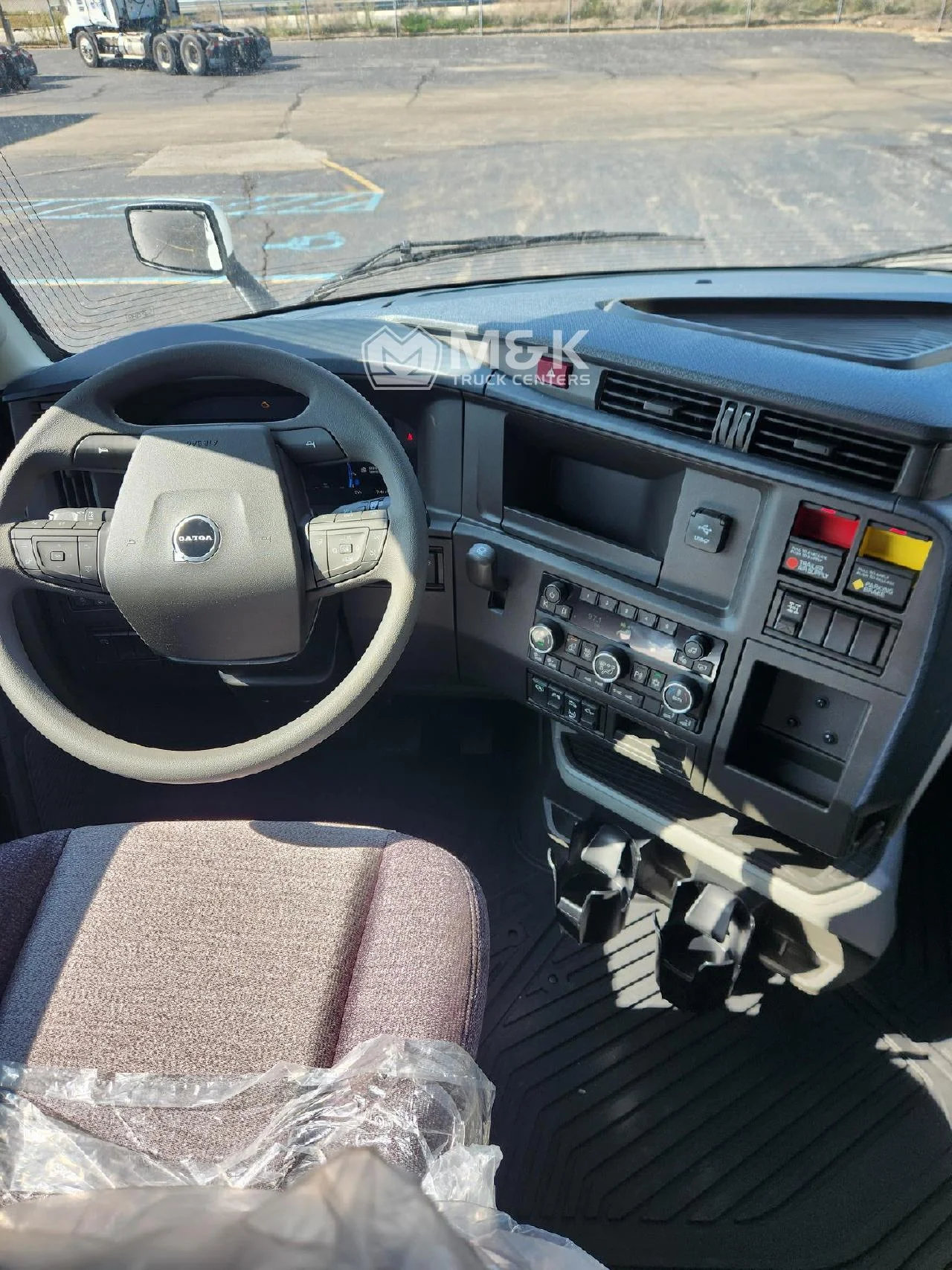 2026 Volvo VNL 860 in Romulus, MI — photo 7