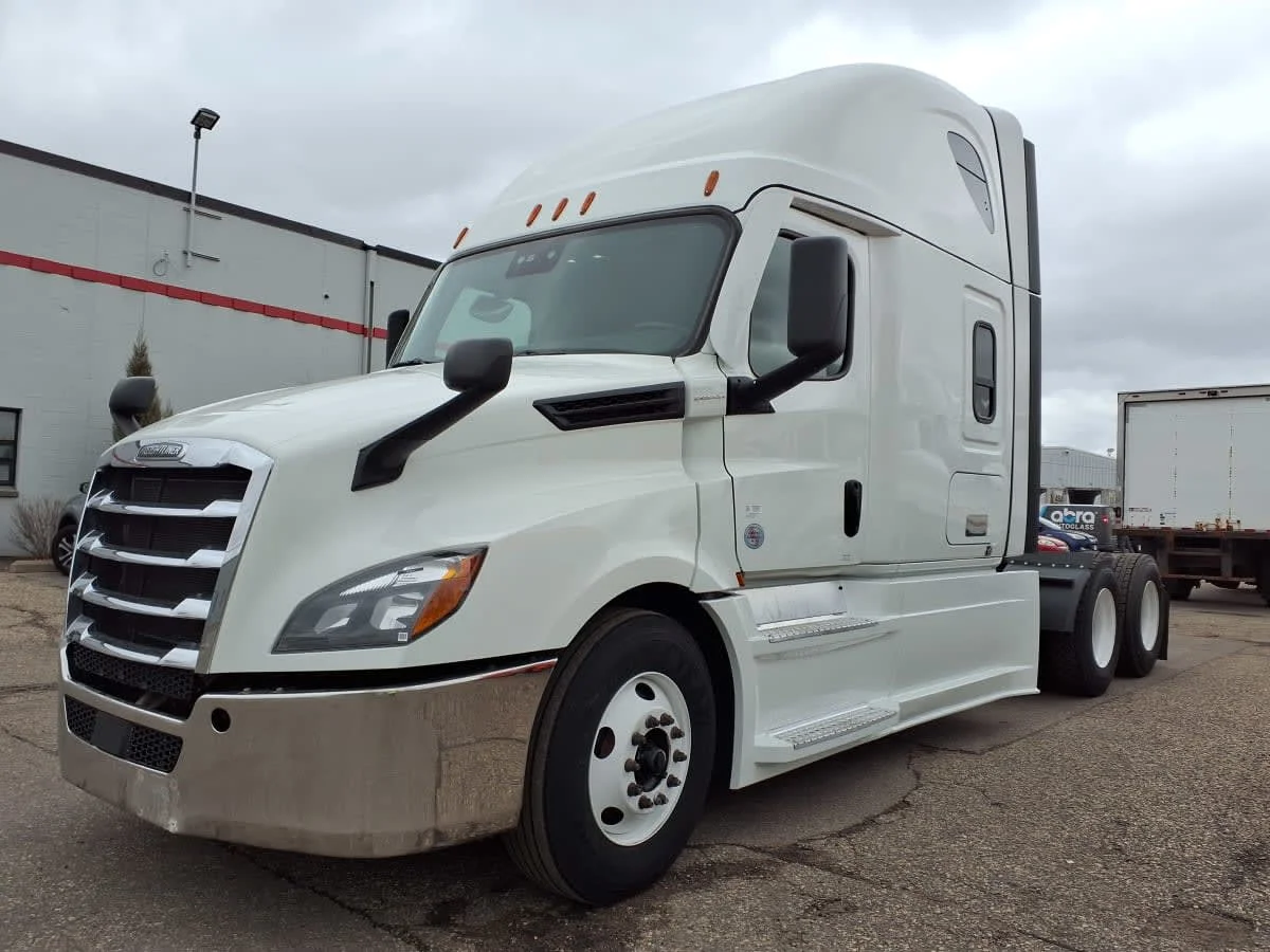 2022 Freightliner Cascadia in Minneapolis, MN