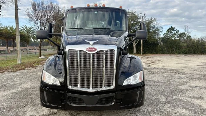 2022 Peterbilt 579 - image 9