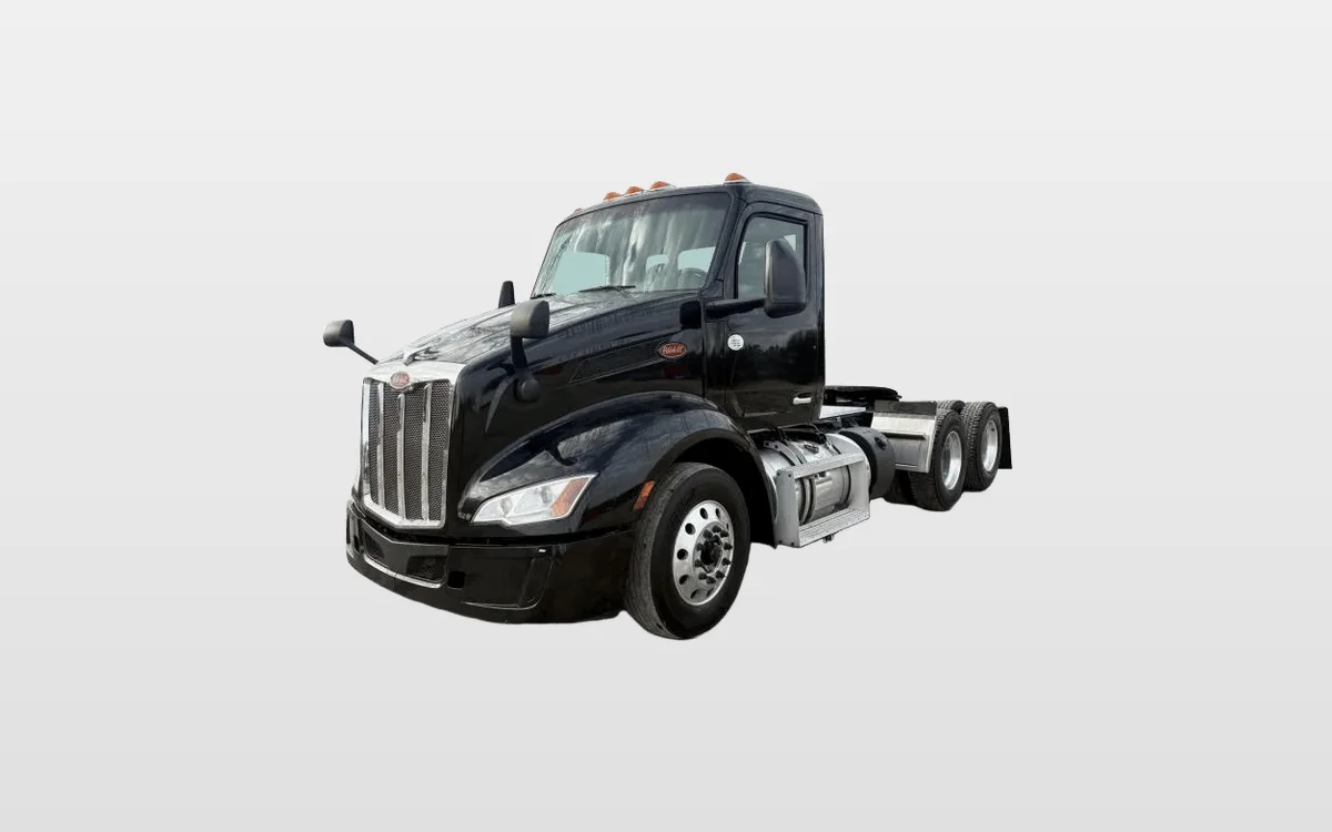 2022 Peterbilt 579 - image 1