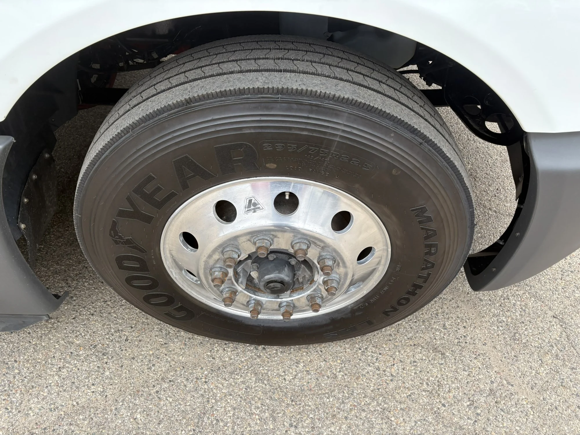 2021 International LT - image 10