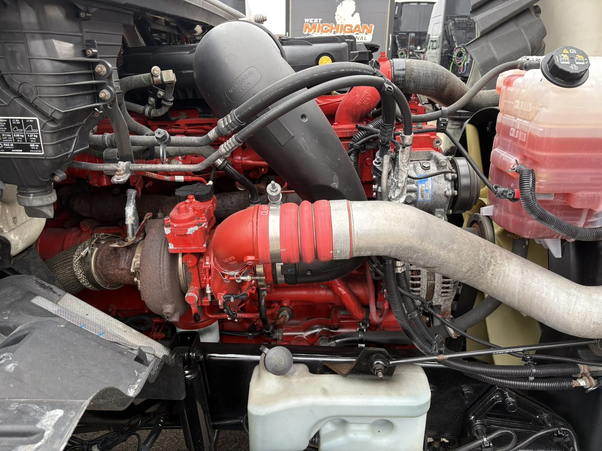 2021 International LT - image 13