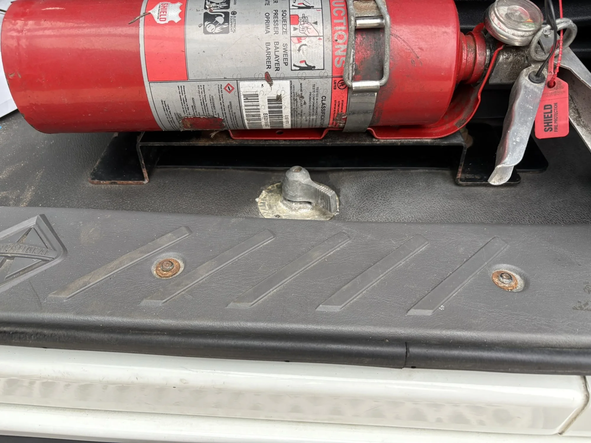 2021 International LT - image 17