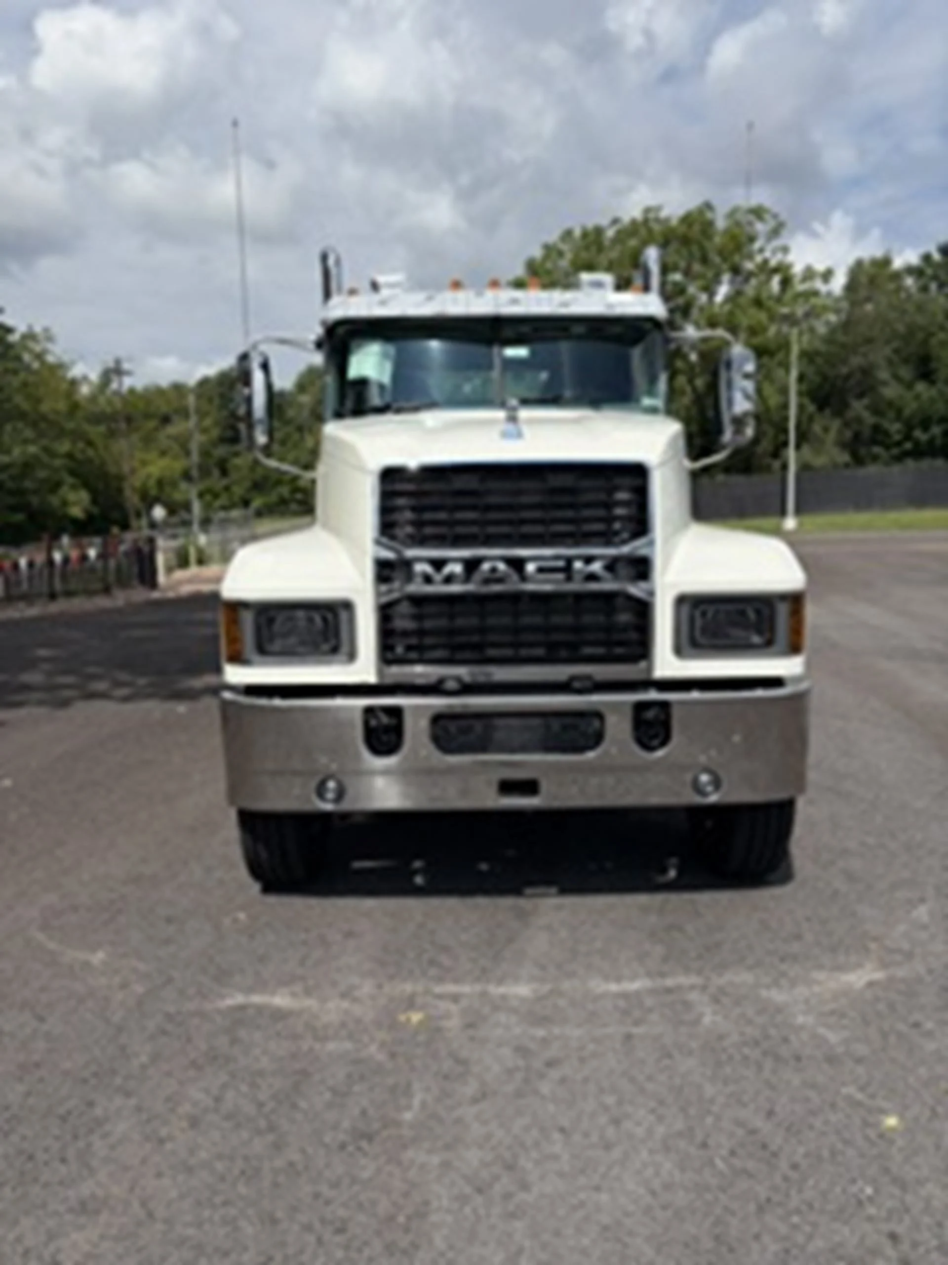 2027 Mack Pinnacle in Souderton, PA — photo 2