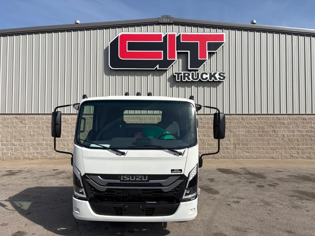 2025 Isuzu in Morton, IL — photo 2