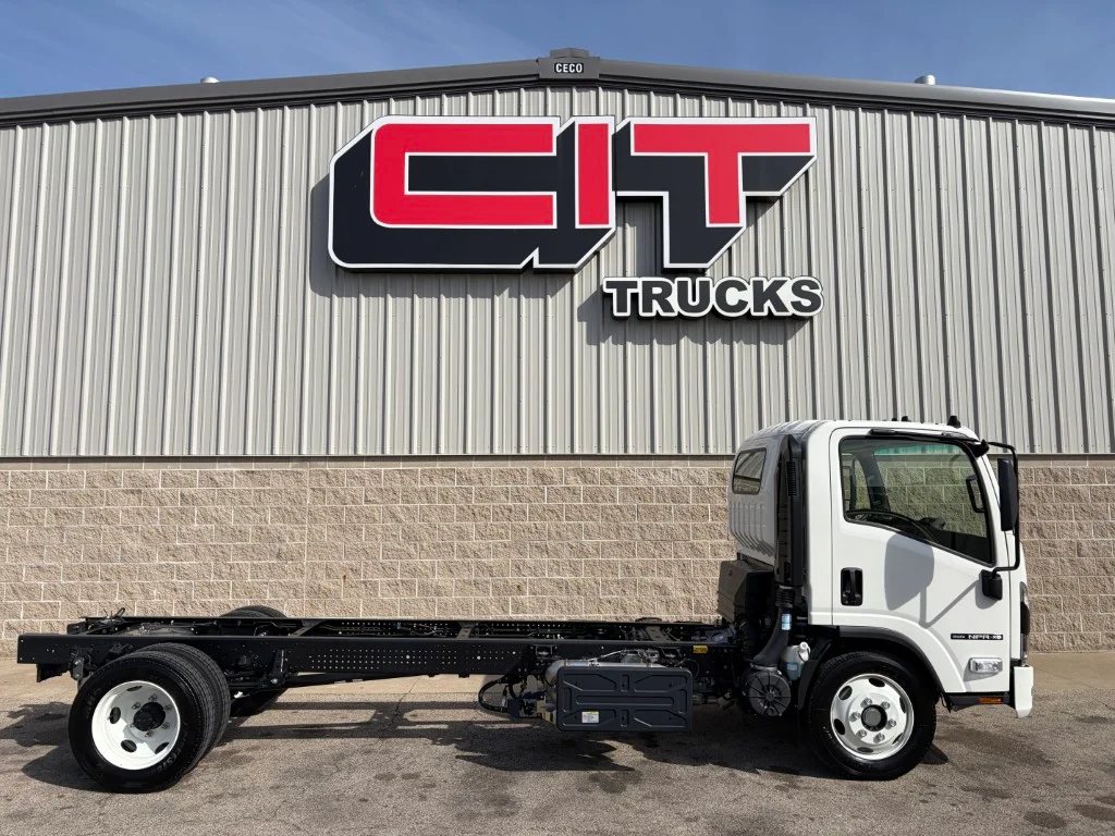 2025 Isuzu in Morton, IL — photo 4