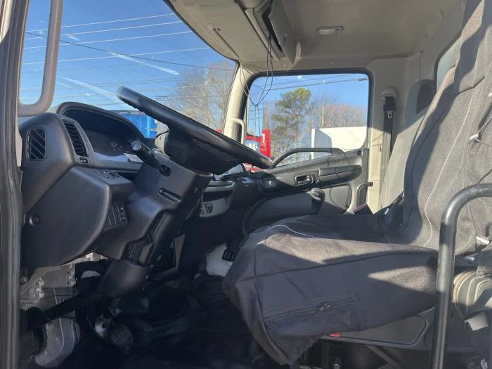 2017 Hino 268 - image 16