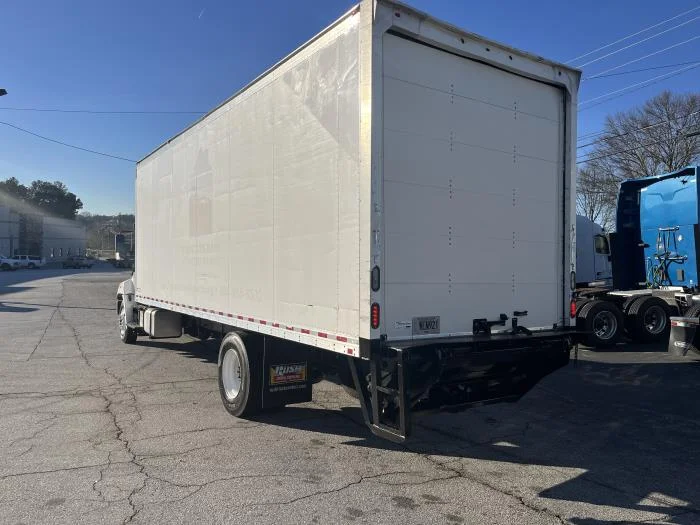 2017 Hino 268 - image 7