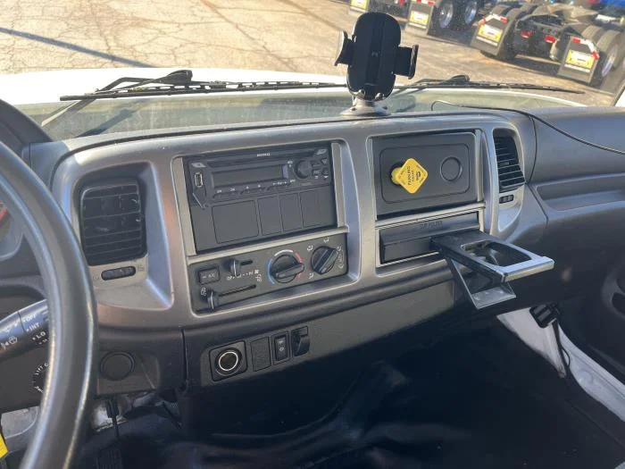 2017 Hino 268 - image 19