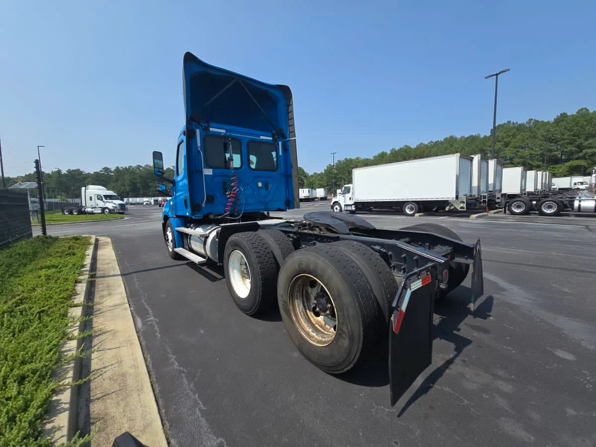 2019 Freightliner Cascadia in Atlanta, GA — photo 6
