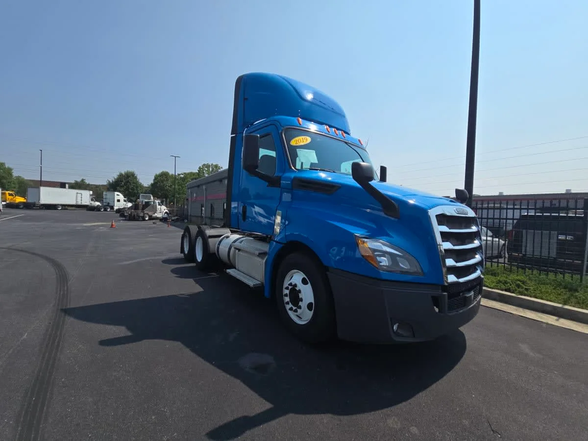 2019 Freightliner Cascadia in Atlanta, GA — photo 3