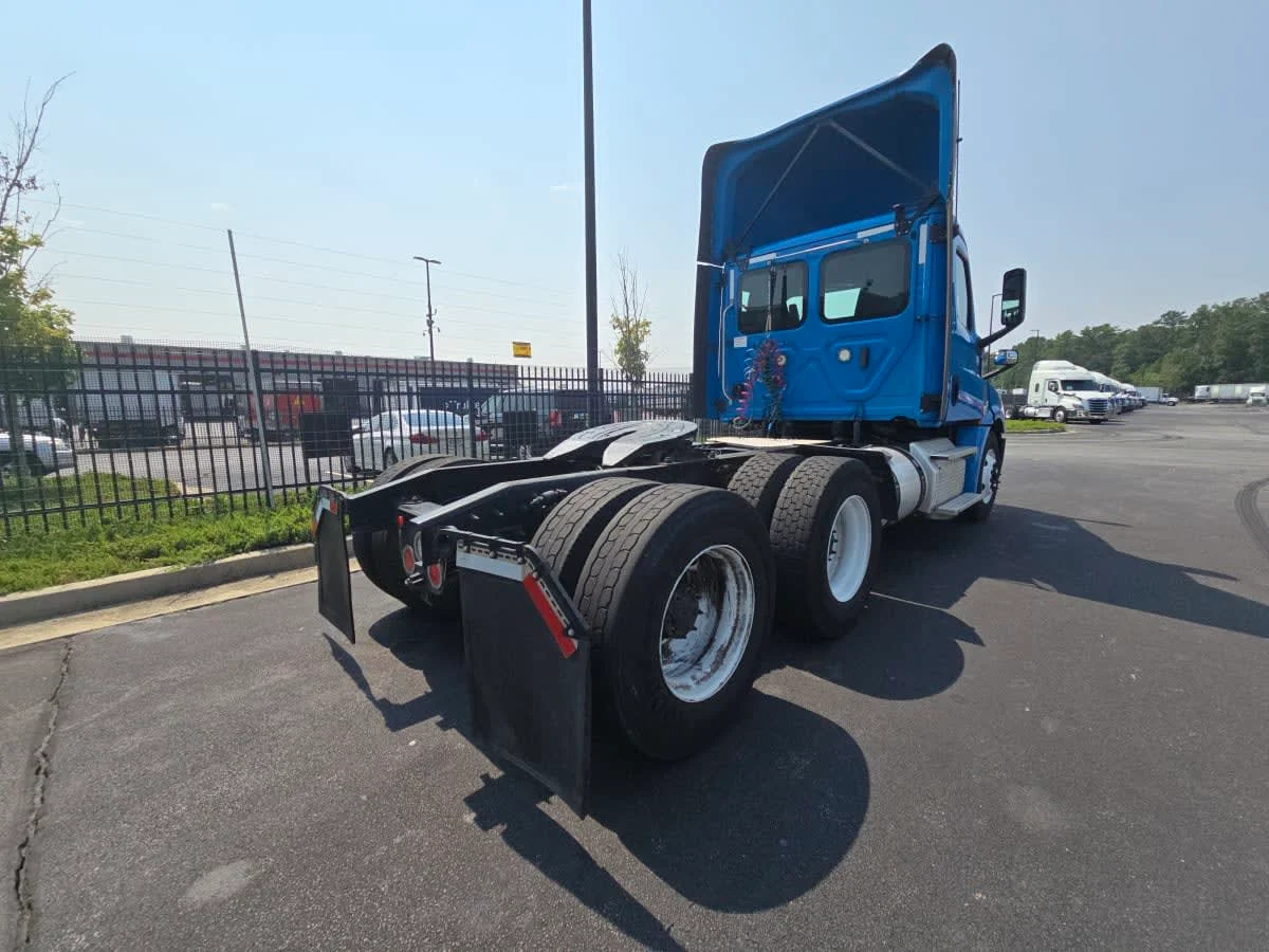 2019 Freightliner Cascadia in Atlanta, GA — photo 4