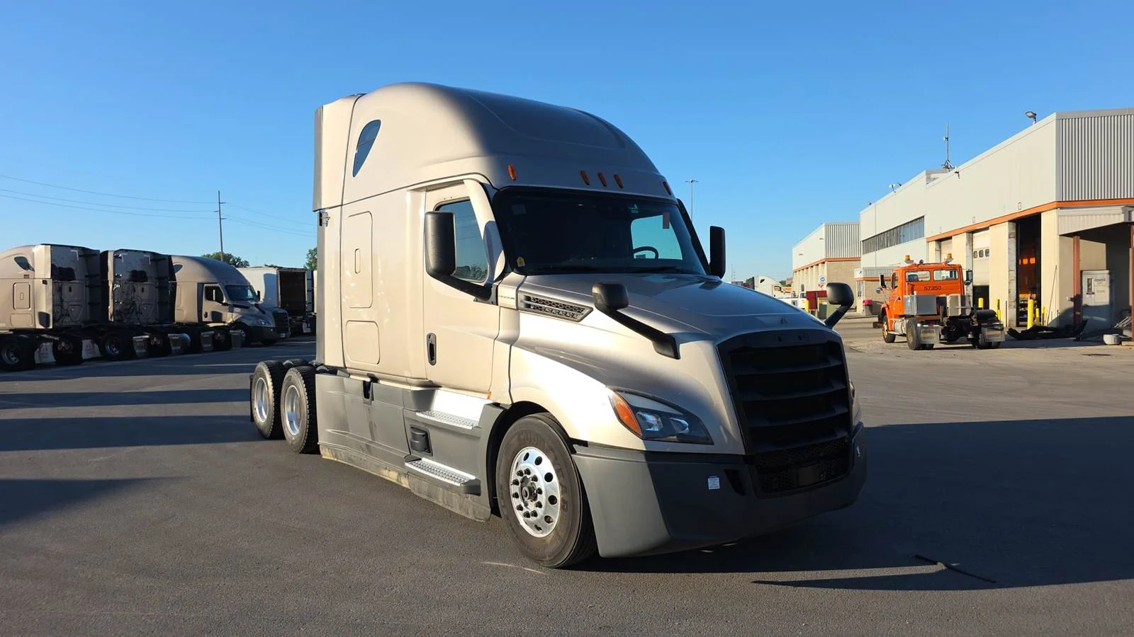 2022 Freightliner Cascadia in Indianapolis, IN