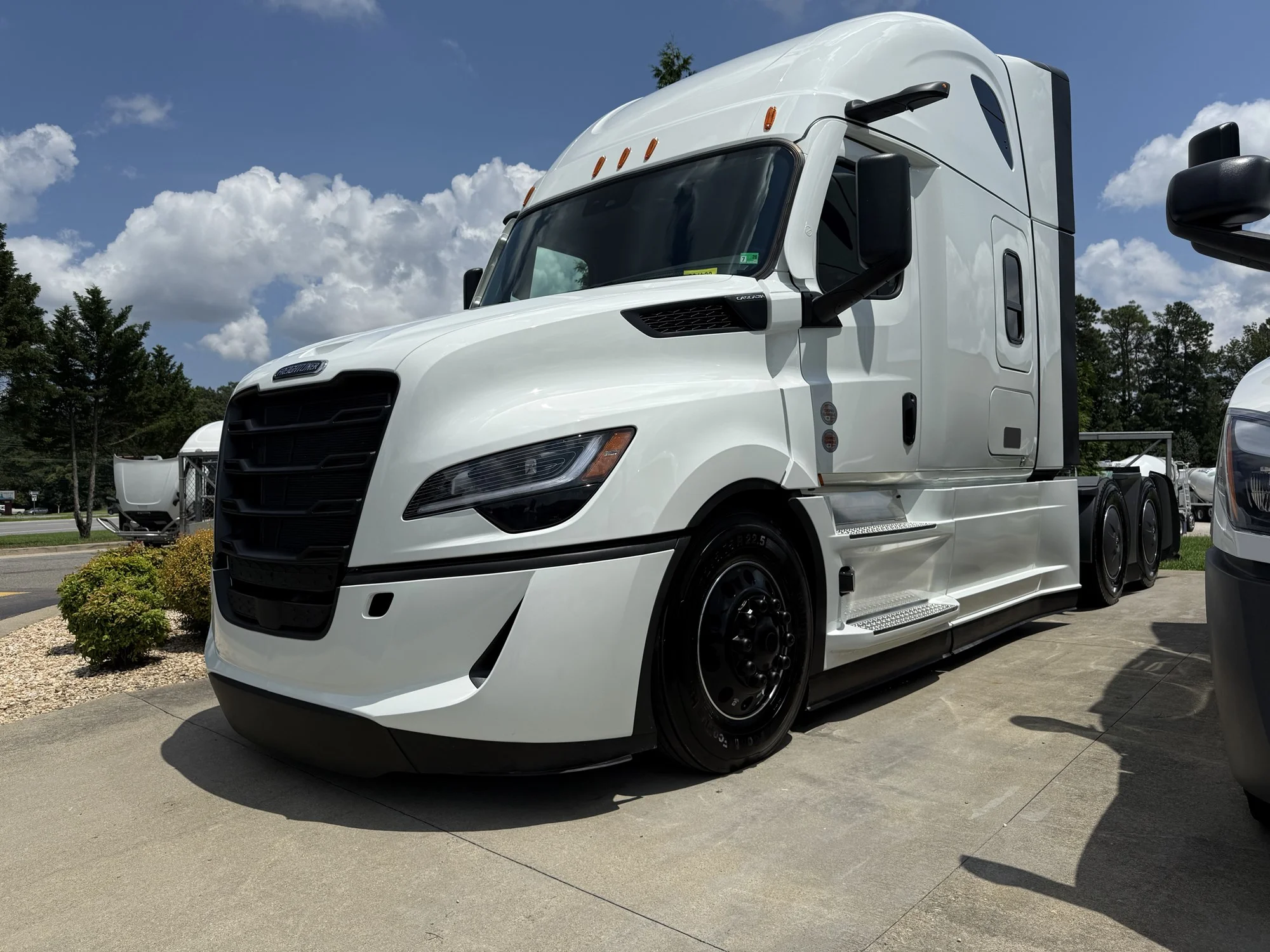 2026 Freightliner Cascadia — photo 2