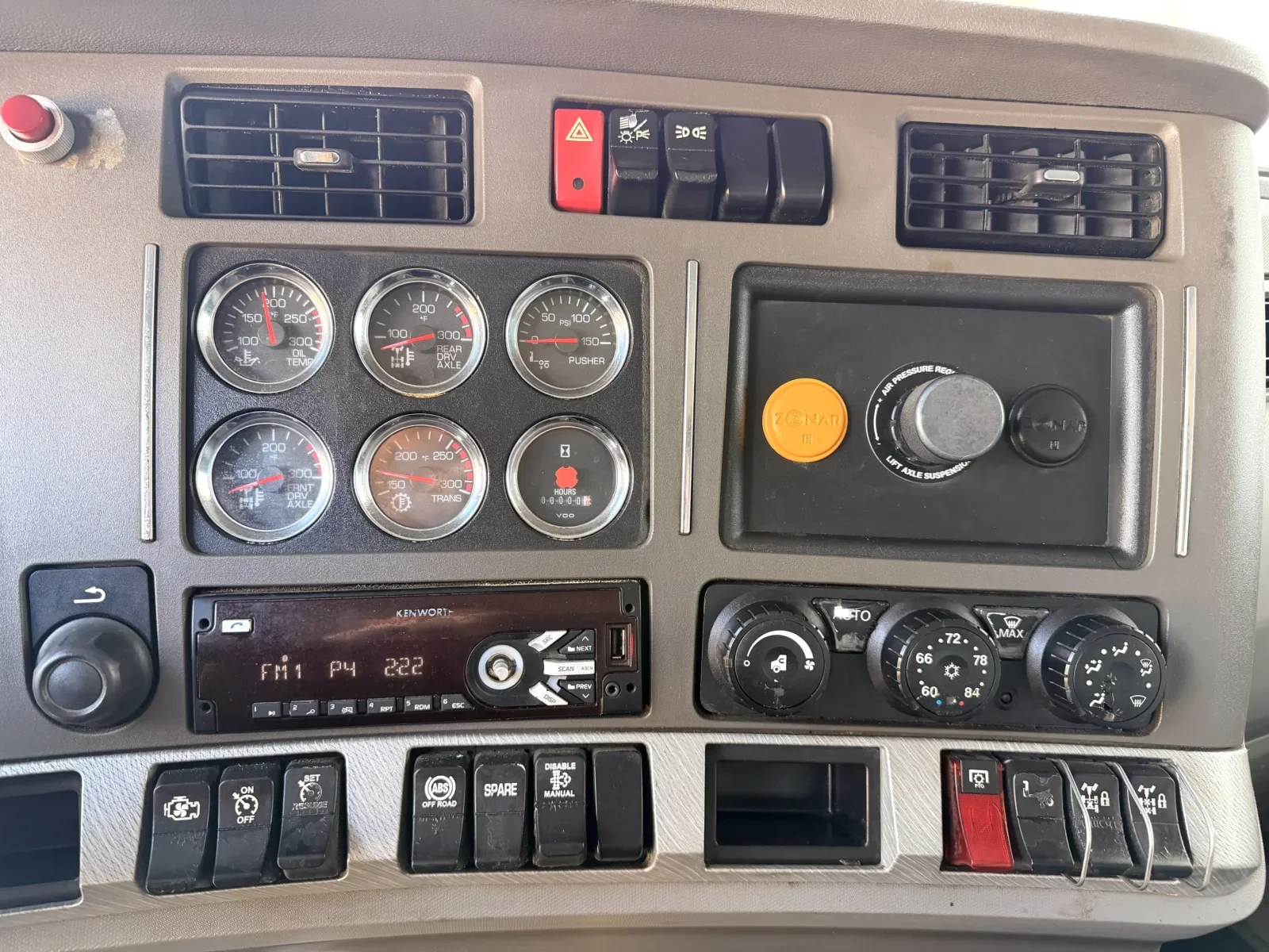 2016 Kenworth T880 - image 19