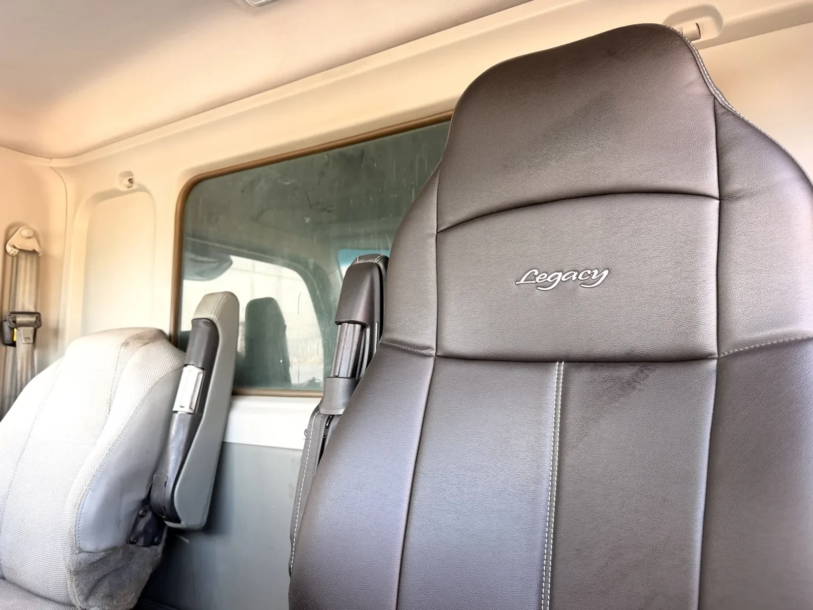 2016 Kenworth T880 - image 21