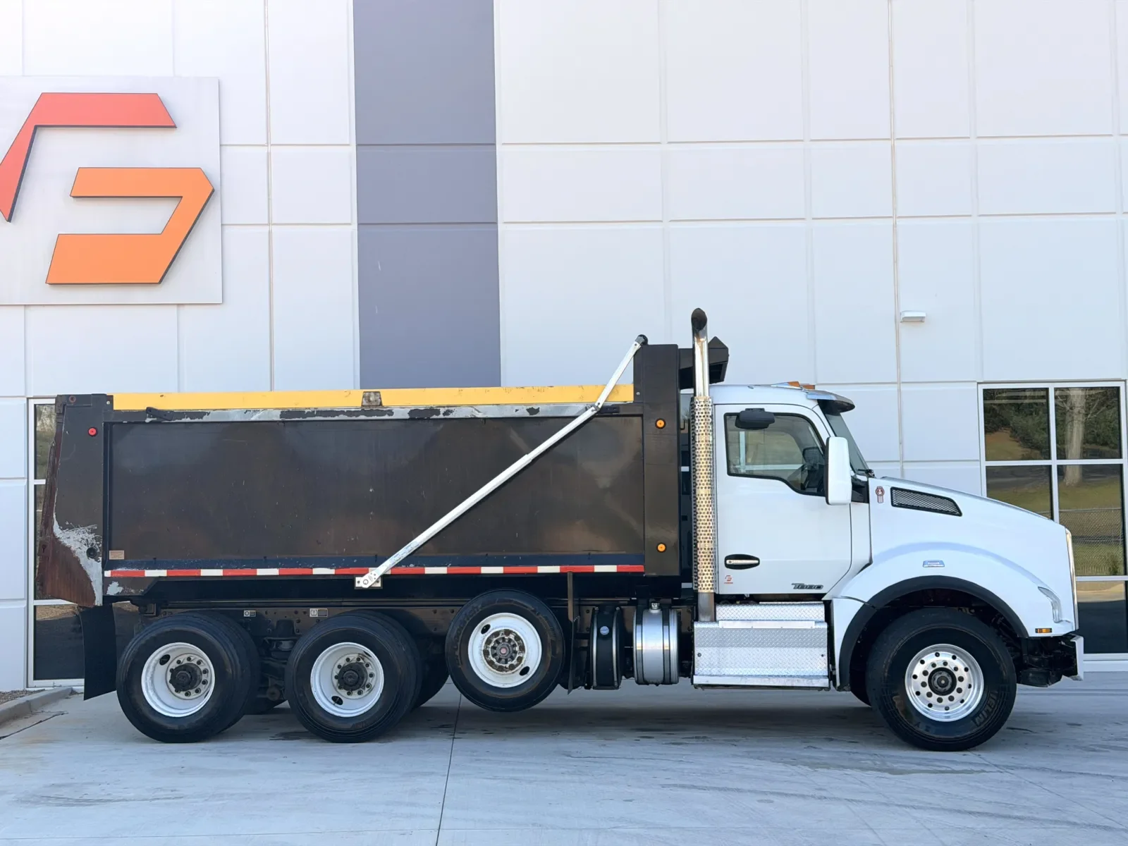 2016 Kenworth T880 - image 4