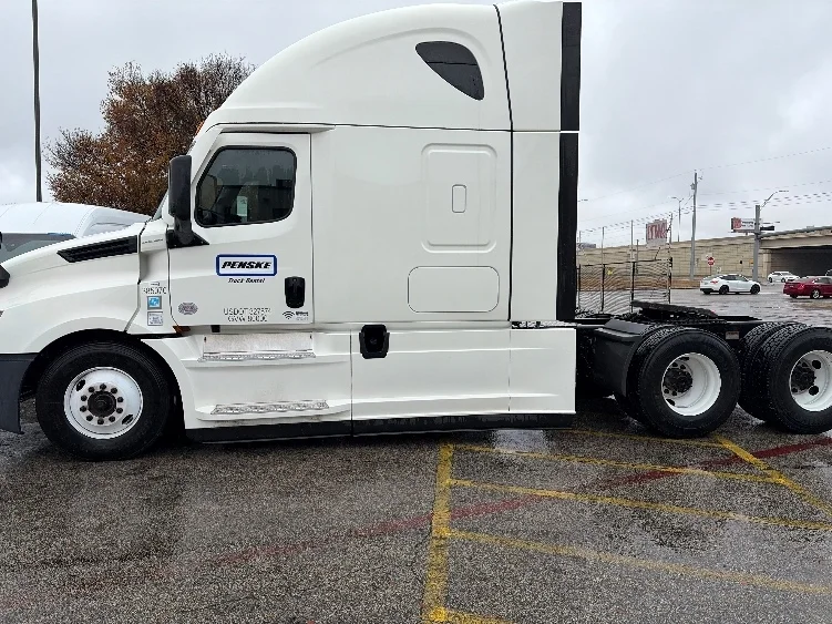 2022 Freightliner in San Antonio, TX — photo 4