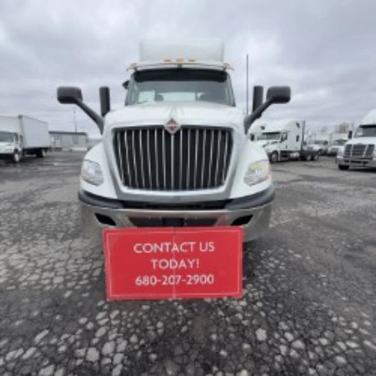 2021 International LT - image 2