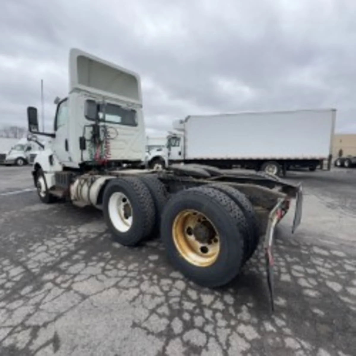 2021 International LT - image 5