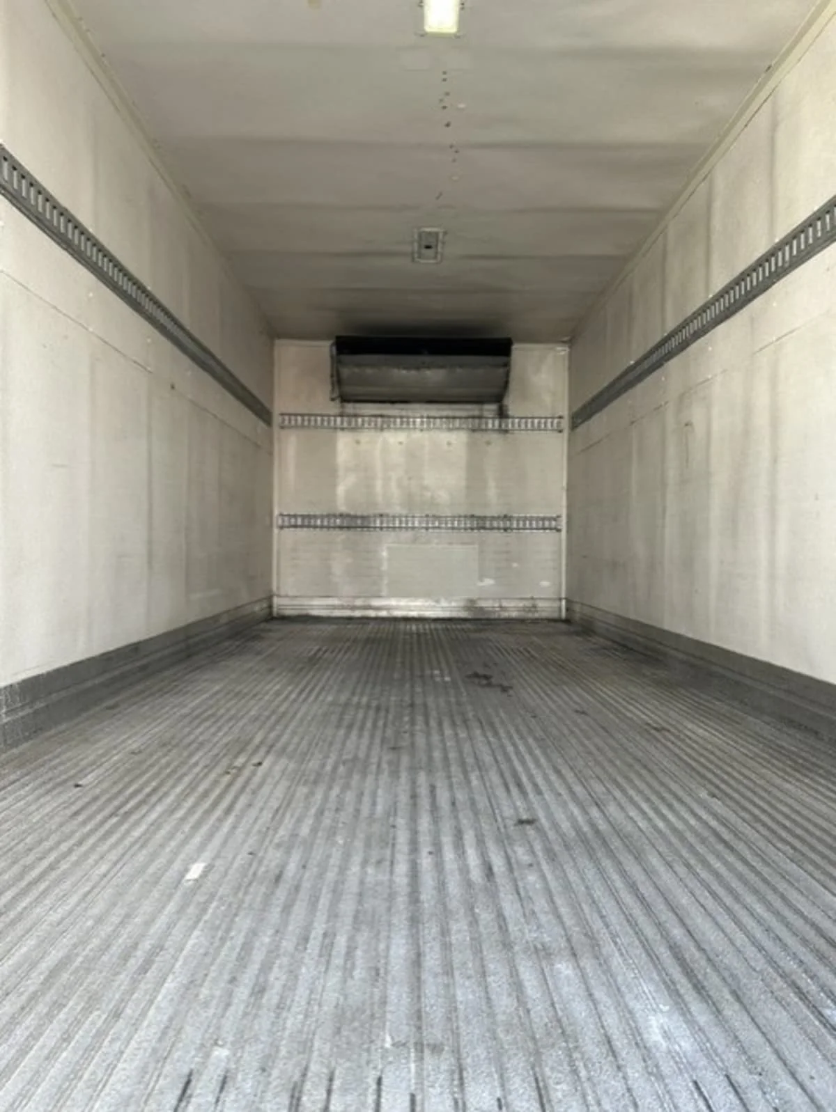 2020 Isuzu NQR in Farmingdale, NY — photo 9