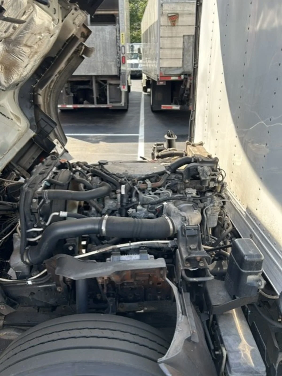 2020 Isuzu NQR in Farmingdale, NY — photo 10