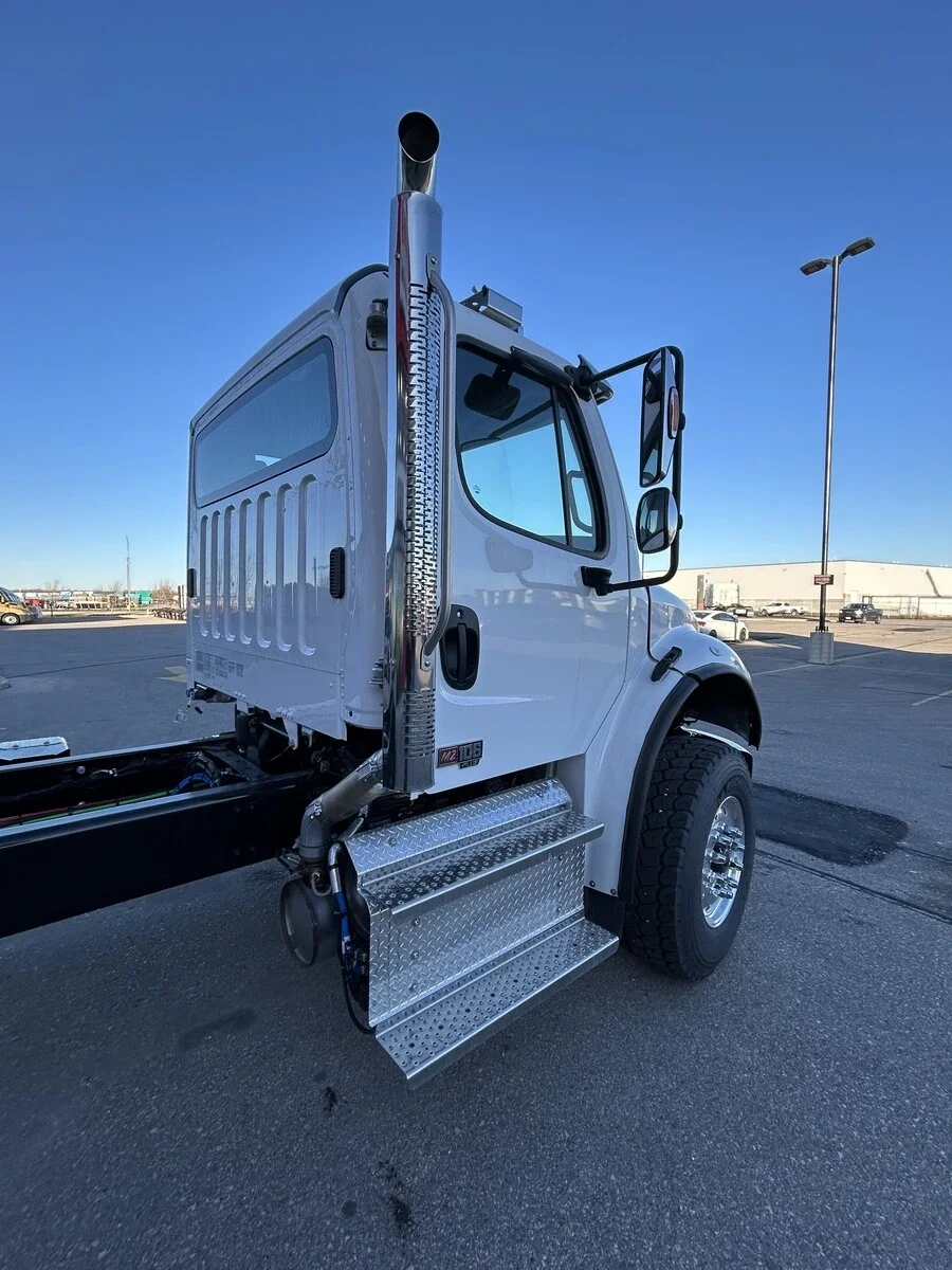 2026 Freightliner M2 106 — photo 8