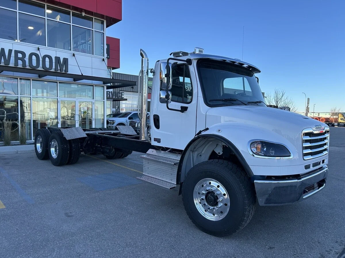 2026 Freightliner M2 106 — photo 3