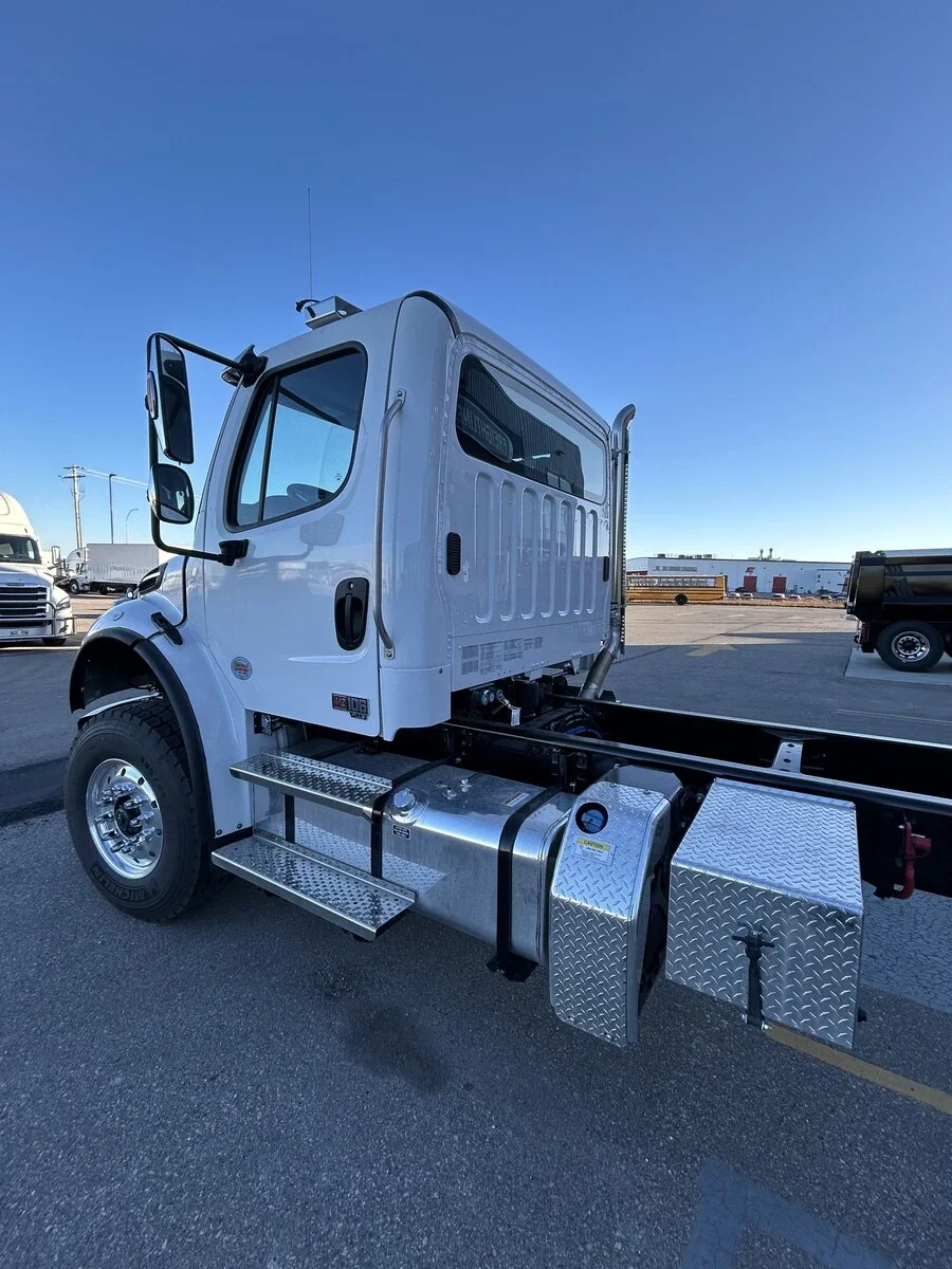 2026 Freightliner M2 106 — photo 7
