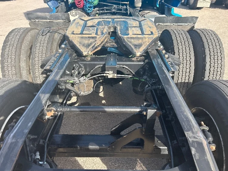 2021 International LT in El Paso, TX — photo 6