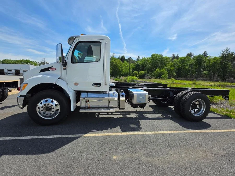 2027 Peterbilt 537 in Plainville, MA — photo 7