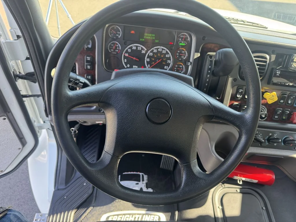 2021 Freightliner in Stockton, CA — photo 20