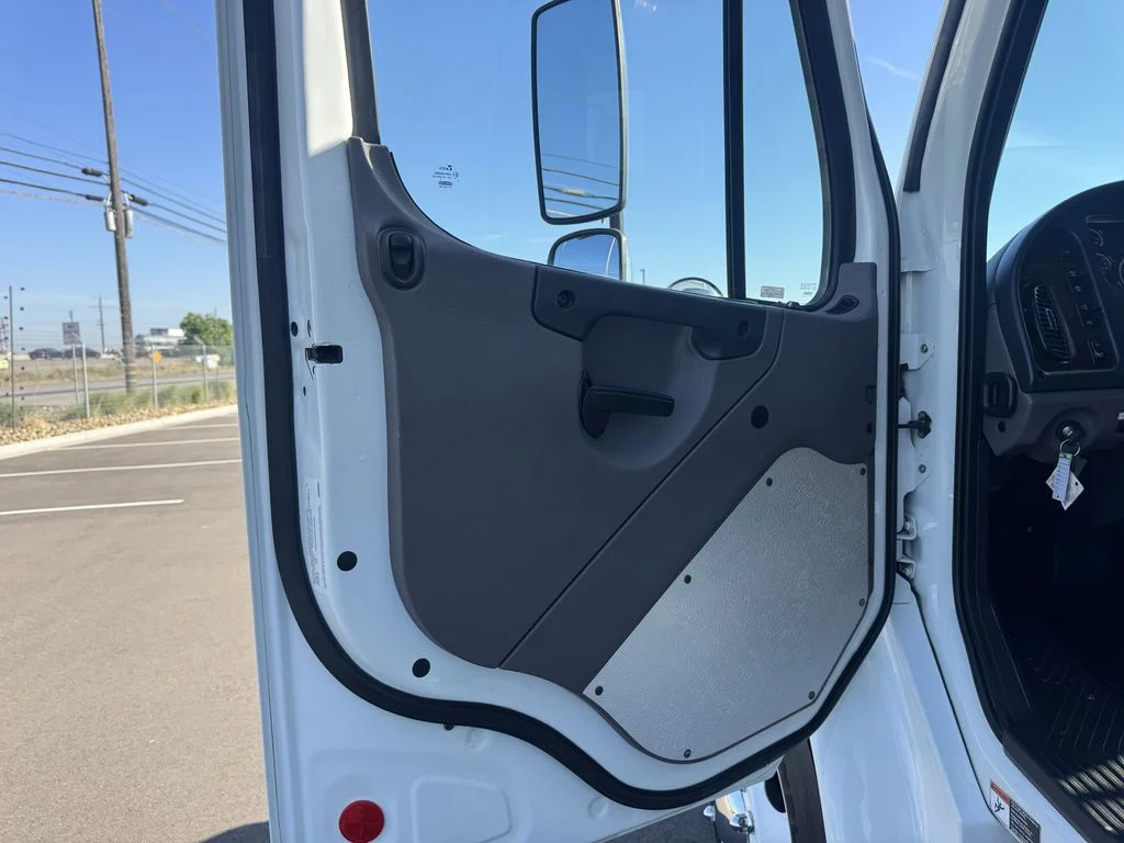 2021 Freightliner in Stockton, CA — photo 16