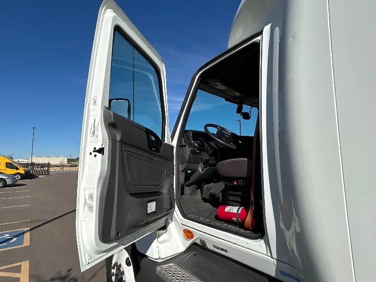 2023 International LT - image 9