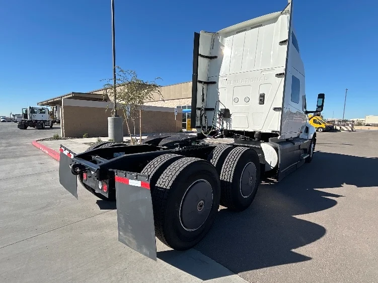 2023 International LT - image 7