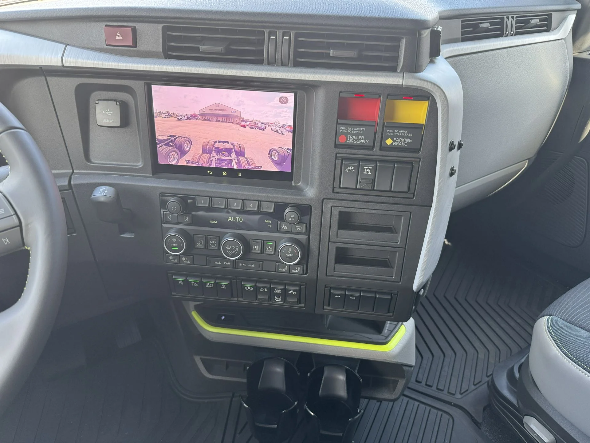 2026 Volvo VNL 860 - image 9