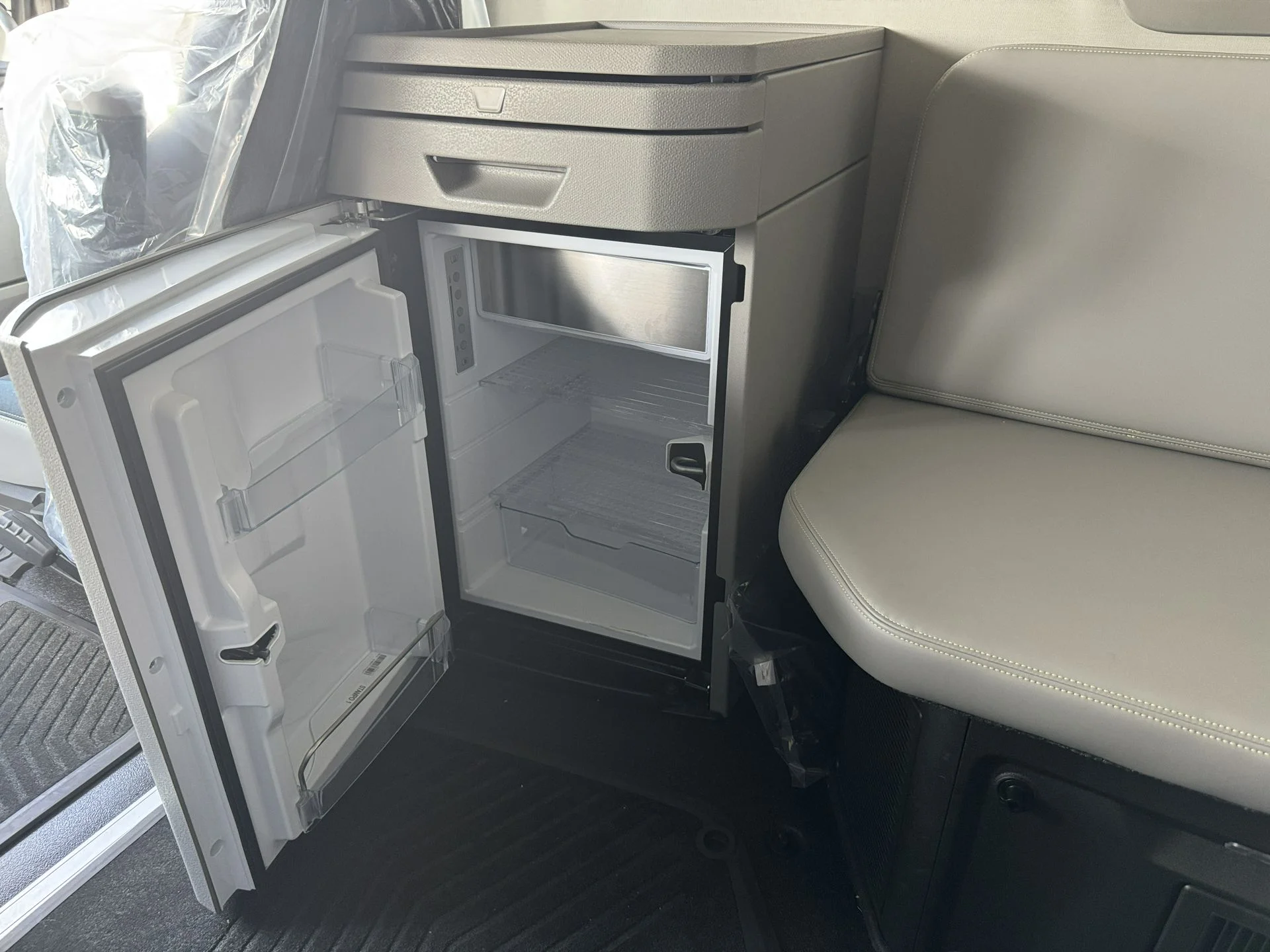 2026 Volvo VNL 860 - image 13