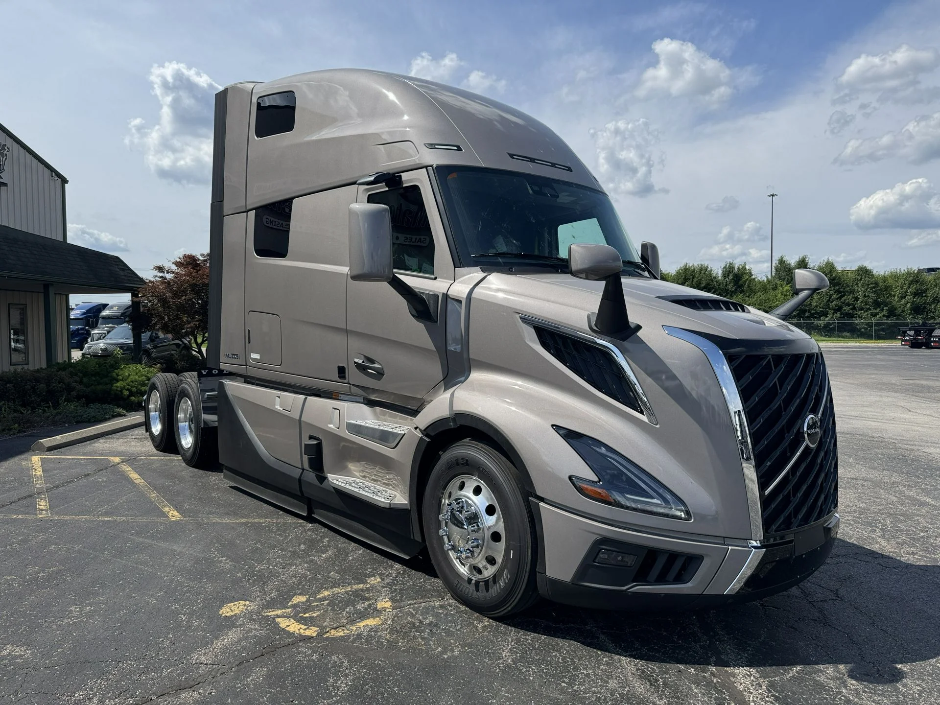 2026 Volvo VNL 860 - image 5